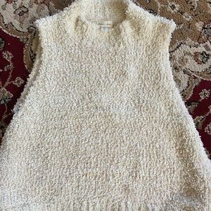 Cream Vest Size XS. VeryTrendy & Cute